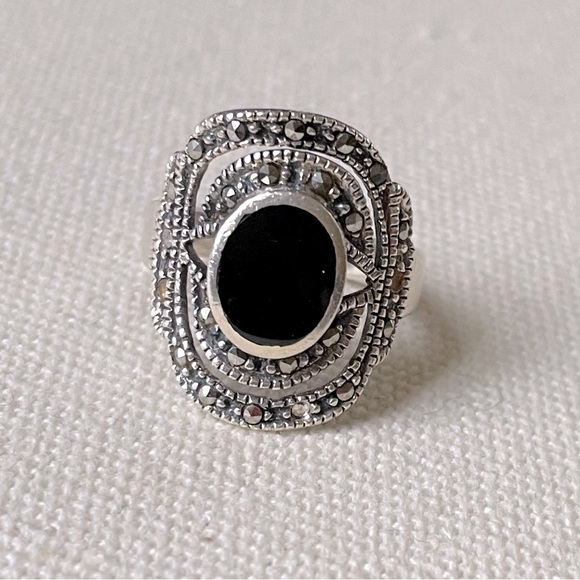 Vintage Silver Sterling 925 Onyx and Marcasite ring - Picture 5 of 7